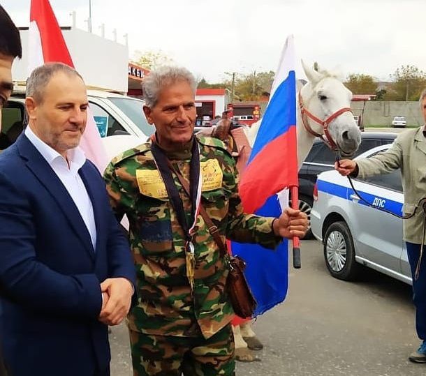 Известный путешественник добрался на лошади из Сирии в Чечню