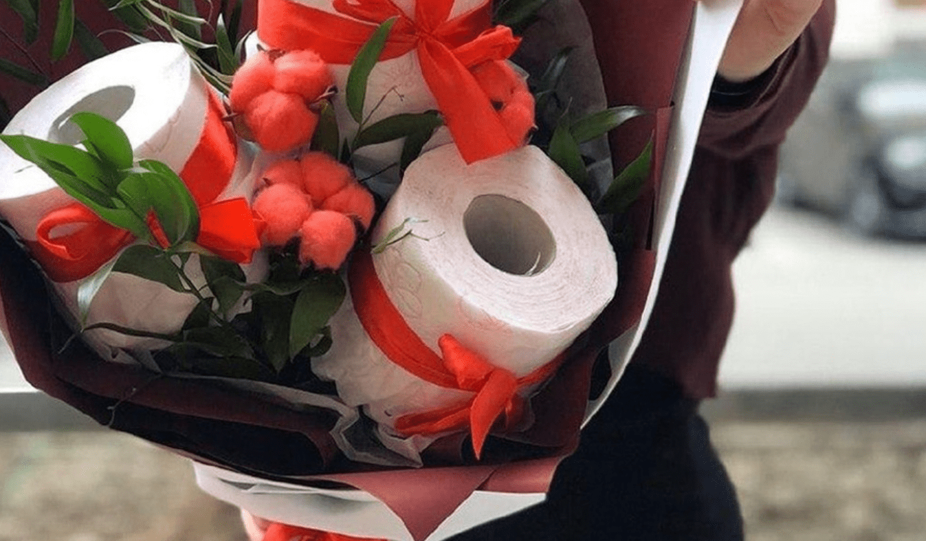 Букет цветов из туалетной бумаги