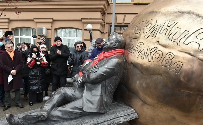 Памятник Табакову открыли его близкие