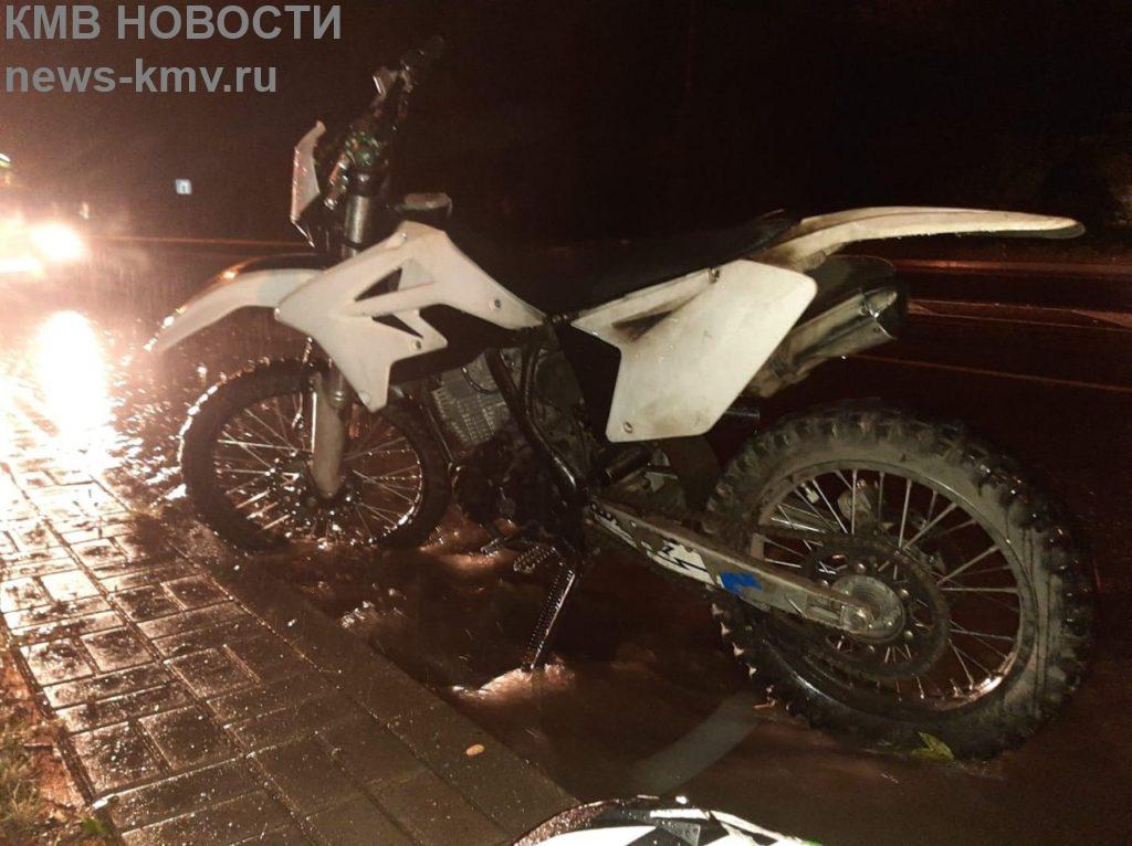 Мотоциклист спровоцировал аварию в Железноводске