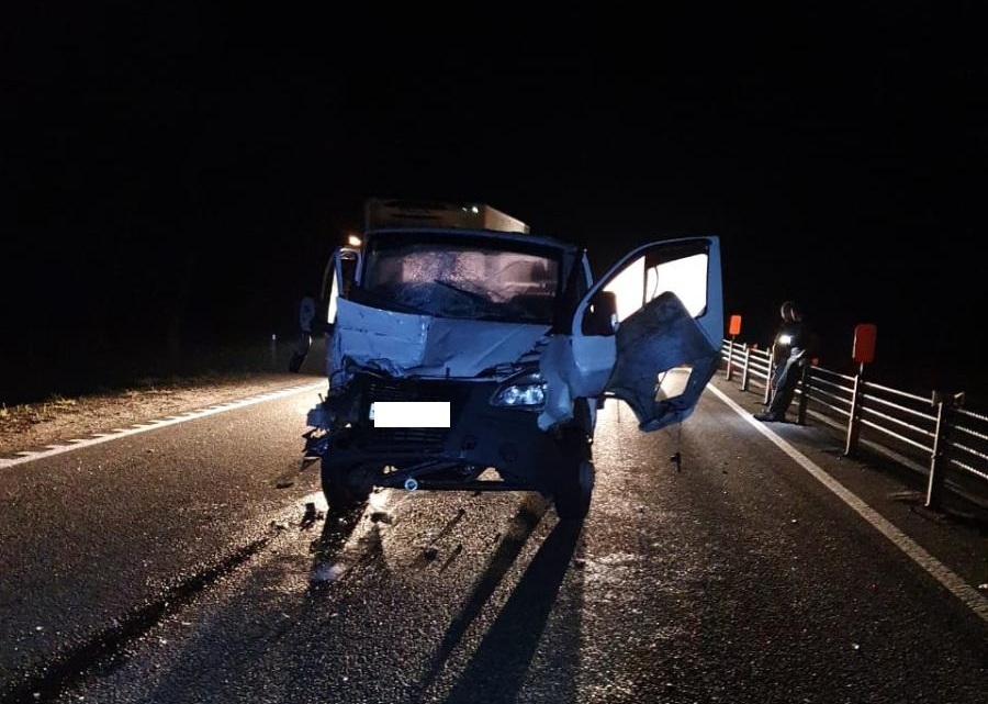 Эвакуатор врезался в грузовик на Ставрополье