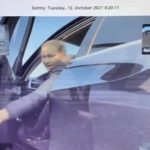 Женщина расцарапала ключом чужую Tesla и попала на видео
