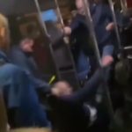 Пьяного мужчину выбросили из автобуса за то, что он оскорблял ребёнка