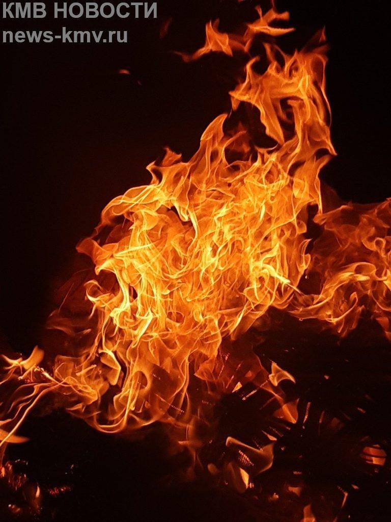 Нежилой дом загорелся в Пятигорске