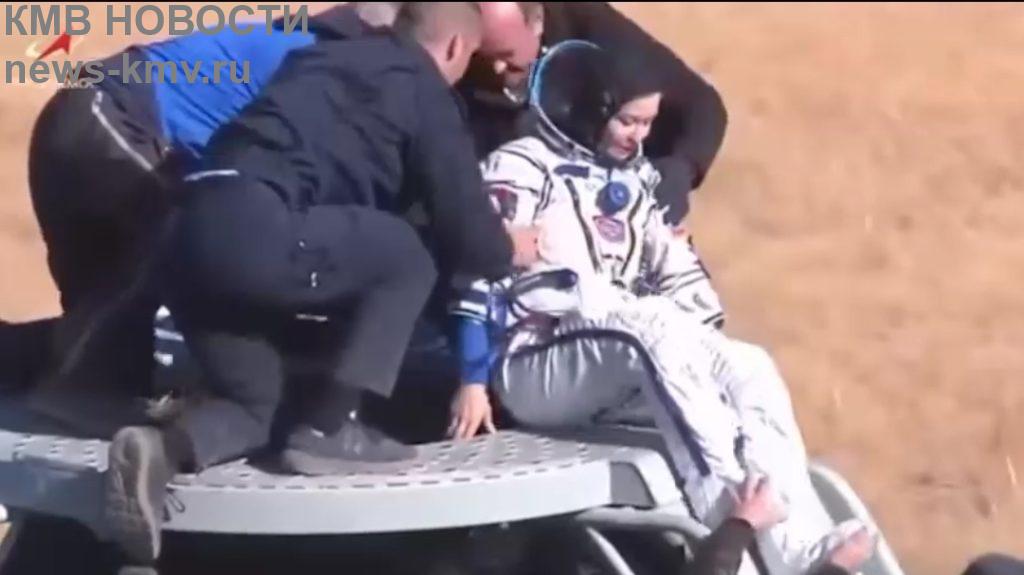 Корабль "Союз МС-18", на борту которого находятся космонавт Олег Новицкий, актриса Юлия Пересильд и режиссёр Клим Шипенко, успешно приземлился недалеко от города Жезказган в Казахстане