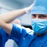 Уральских врачей, работающих с коронавирусными больными, лишили отпуска