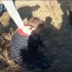 Школьники жестоко избили мальчика, сняли это на видео и выложили в интернет