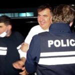 Саакашвили на вертолёте перевезли из тюрьмы в военный госпиталь